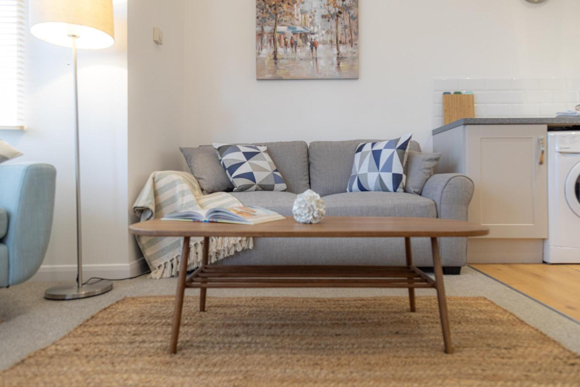 Crescent House Apartments Telford Oda fotoğraf