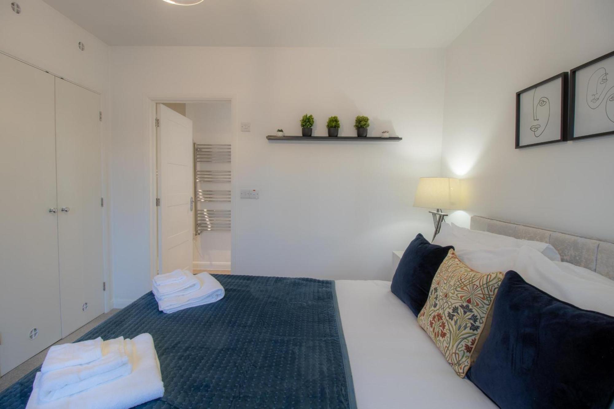 Crescent House Apartments Telford Oda fotoğraf