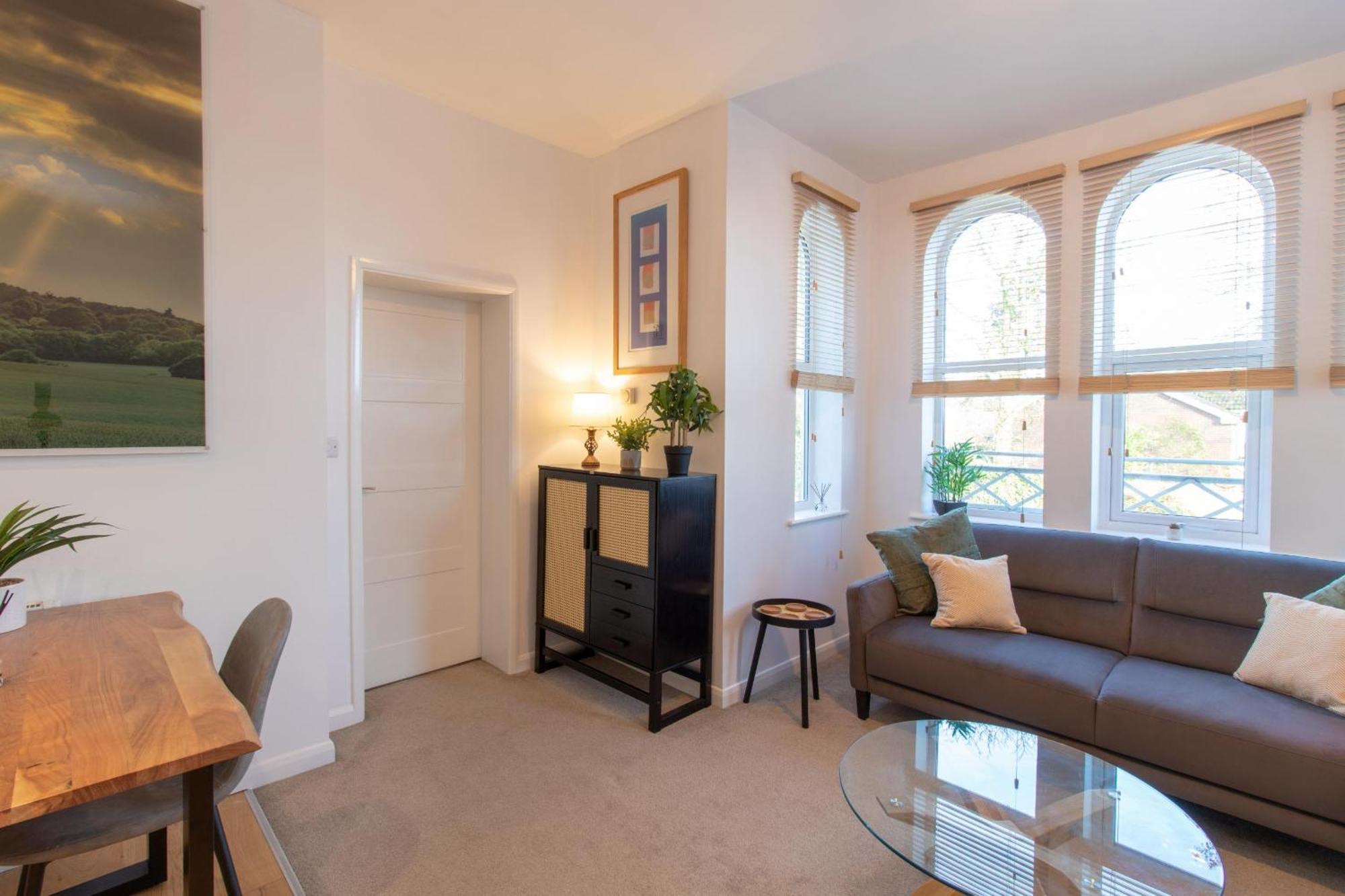 Crescent House Apartments Telford Oda fotoğraf