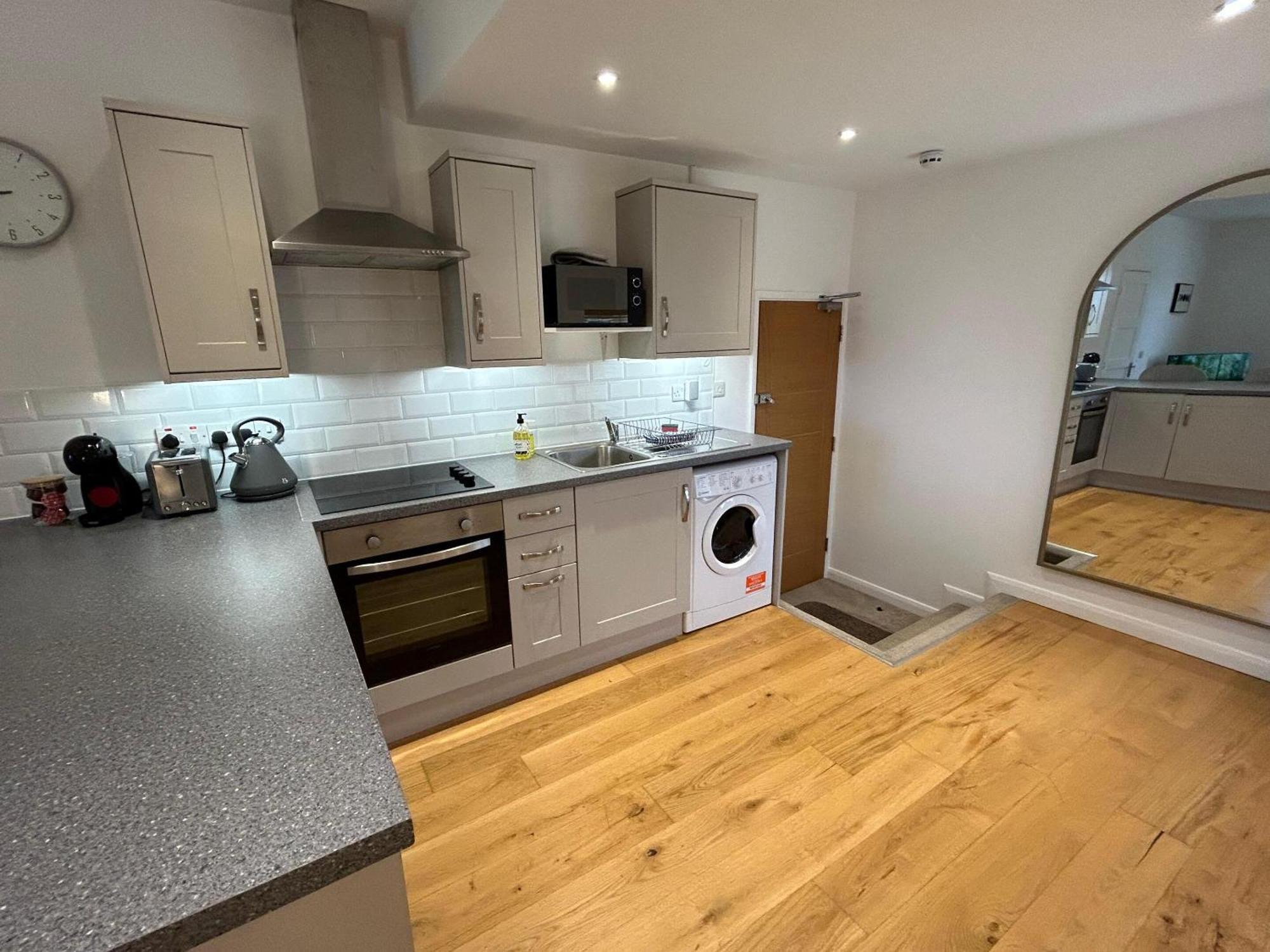 Crescent House Apartments Telford Oda fotoğraf